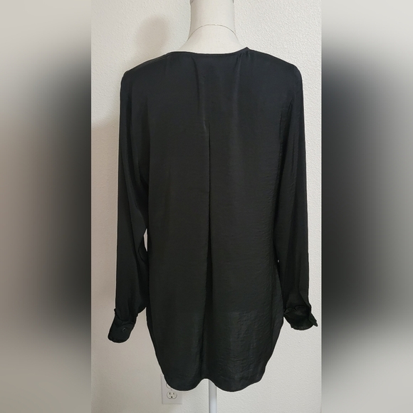 Cabi Vneck top size medium - Picture 12 of 13